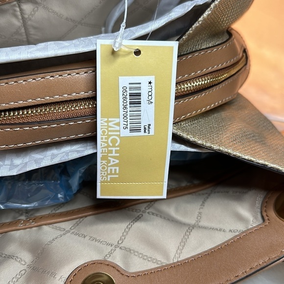 NWT Michael Michael Kors raven gold large pocket shoulder totes from Macy’s - Picture 4 of 9